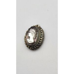 True Vintage Carved Mother of Pearl Cameo Pendant Stamped 26800 .75in